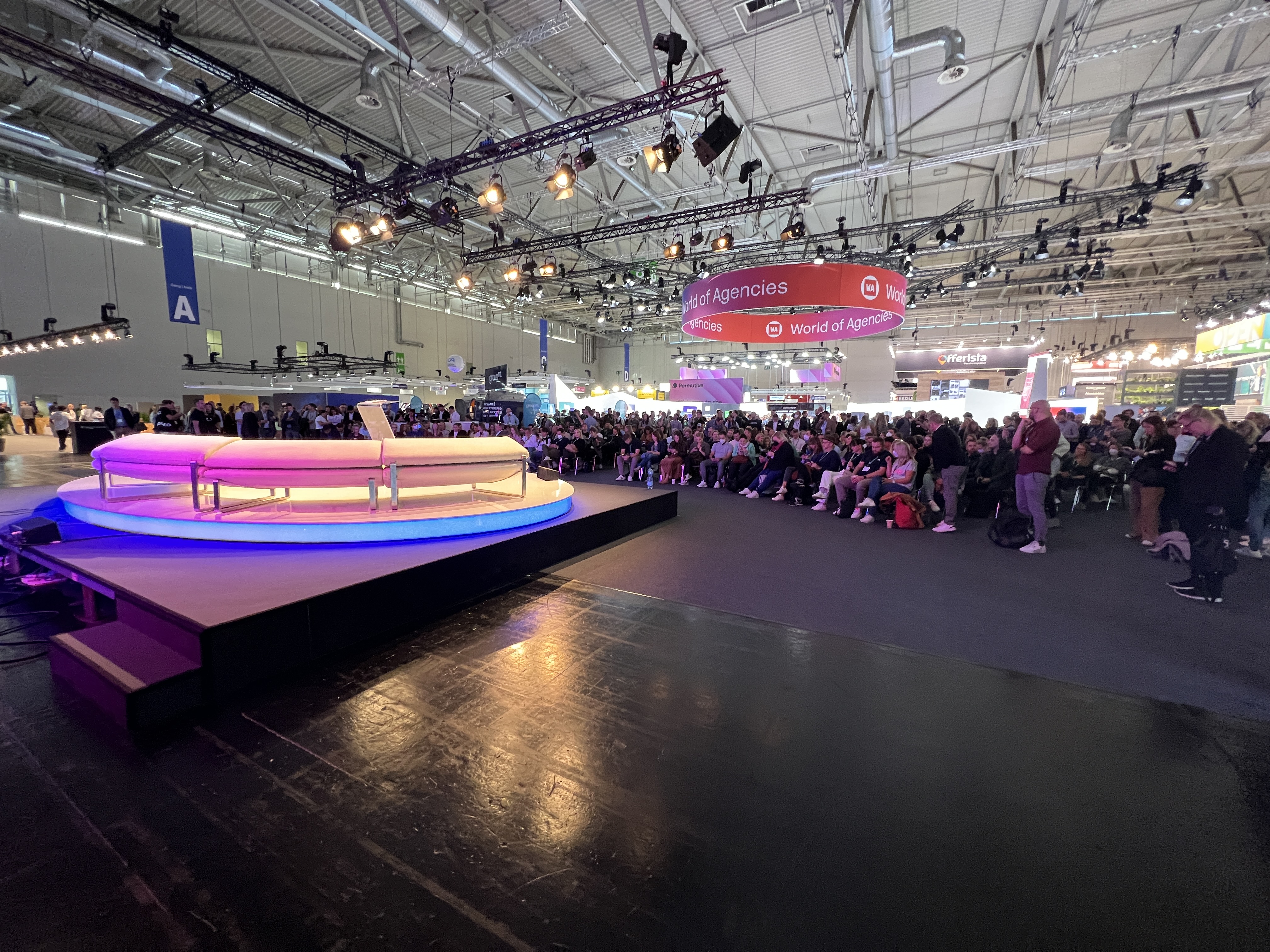 DMEXCO 2022, Agency Stage. Panel „Meme-Marketing: Kann jeder Account ein Meme-Account sein?“